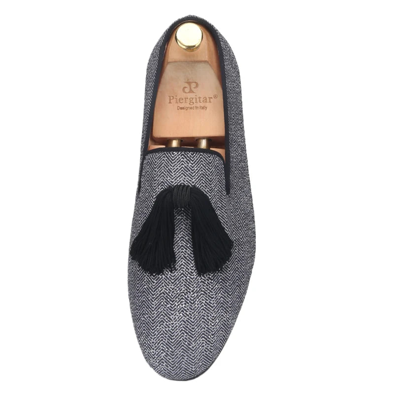 Piergitar New Gray Silver Glitter Fabric Men Moccasin Handmade Tassel Men's Loafers Classic British Style Smoking Slippers