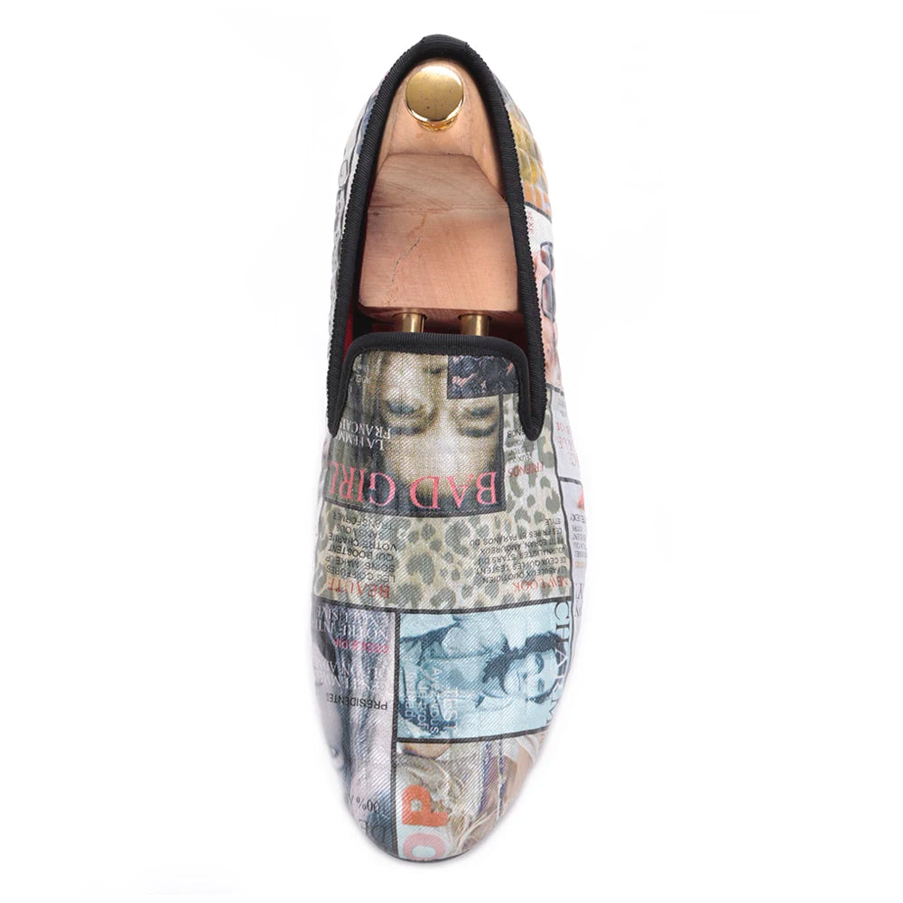 Men's casual shoes with red cotton insoles and a magazine-style graffiti fabric men loafer.