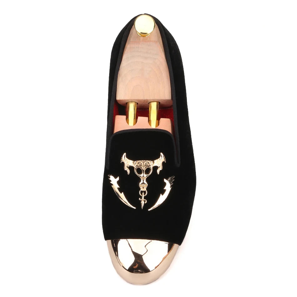 British style men's loafers with gold toes and a skull buckle, black velvet men's shoes.