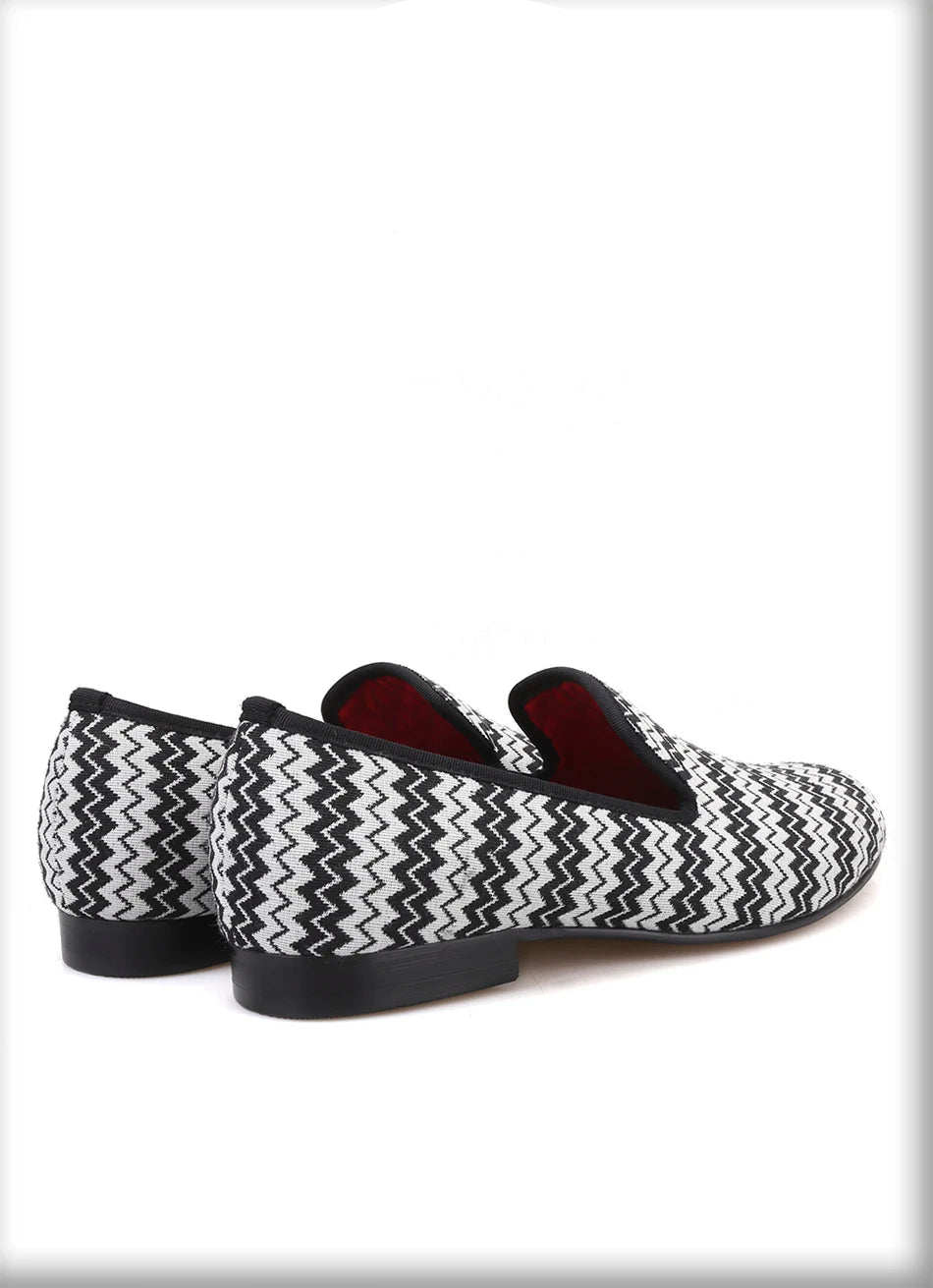The new style of men's hemp slippers in British style, with a wave-stripe pattern, are casual men's flats.