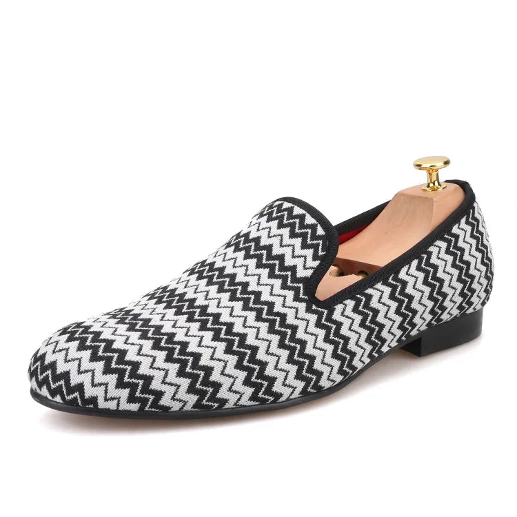 The new style of men's hemp slippers in British style, with a wave-stripe pattern, are casual men's flats.
