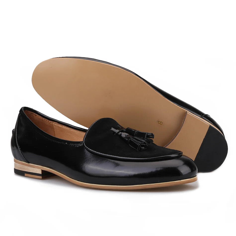 Mens leather loafers with tassels, brand new 2019 mens casual shoes for parties and banquets.
