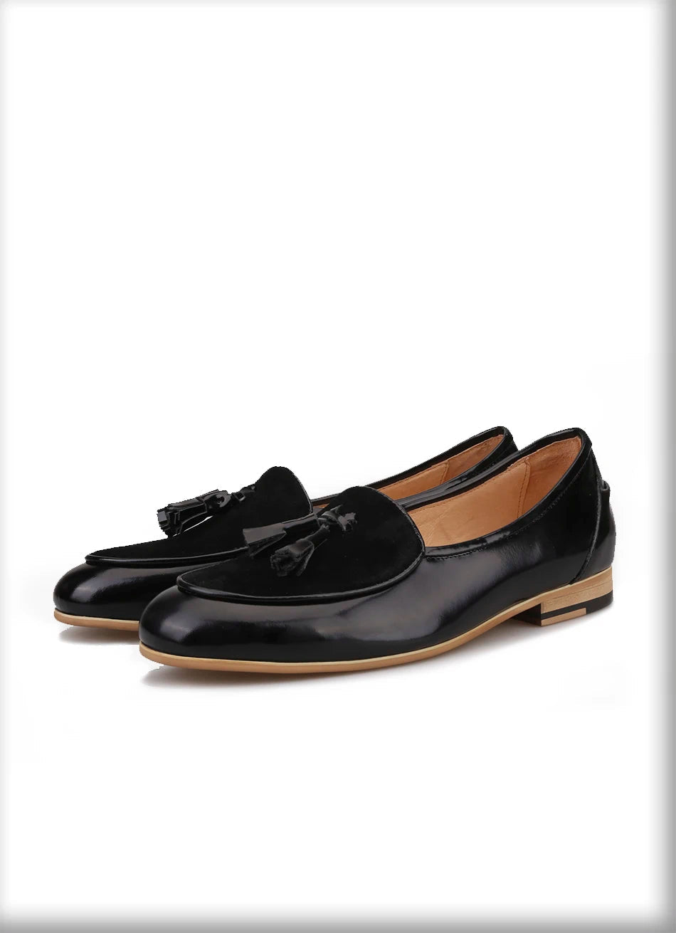 Mens leather loafers with tassels, brand new 2019 mens casual shoes for parties and banquets.