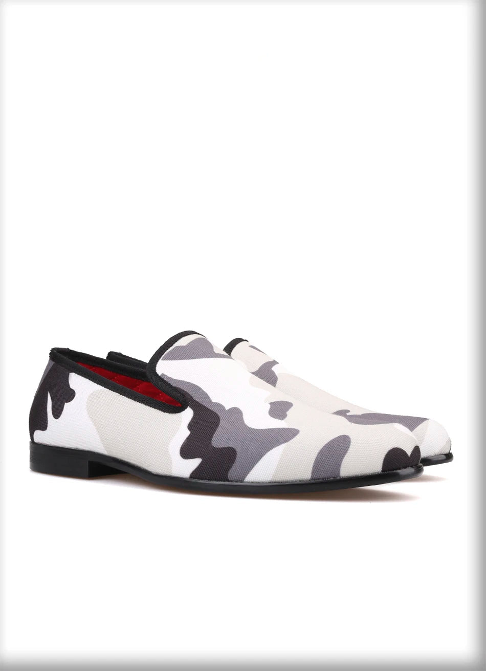 New style Combining traditional loafers with military design in a slipper exaggerated print