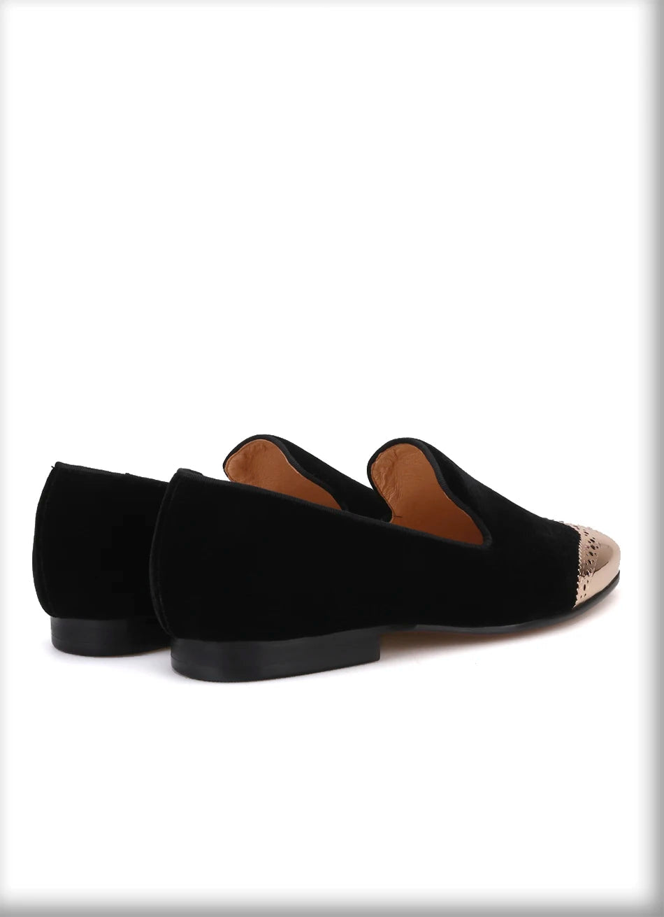 Plus size men's casual shoes with a top quality velvet shoe and gold Bullock Buckle.