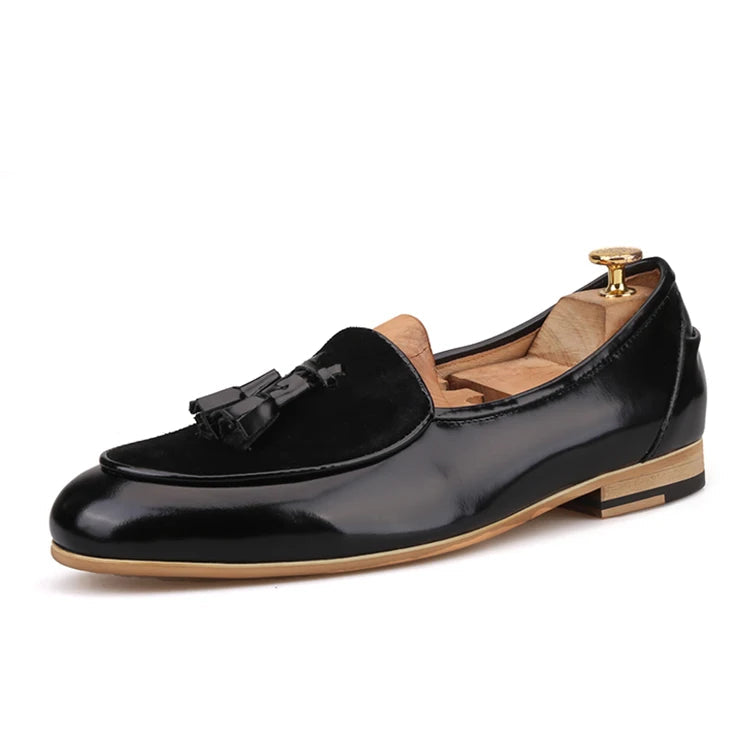 Mens leather loafers with tassels, brand new 2019 mens casual shoes for parties and banquets.