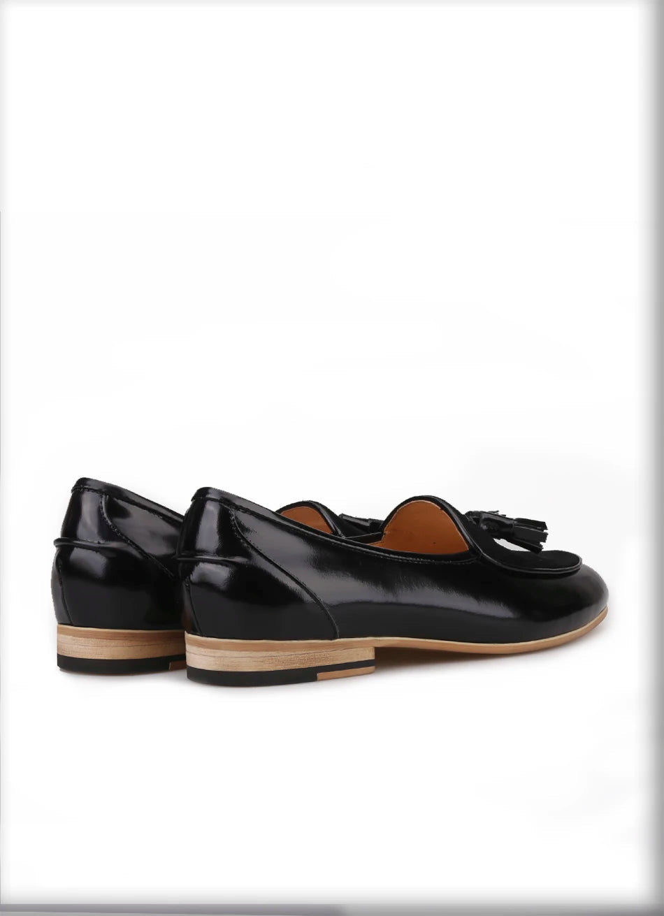 Mens leather loafers with tassels, brand new 2019 mens casual shoes for parties and banquets.