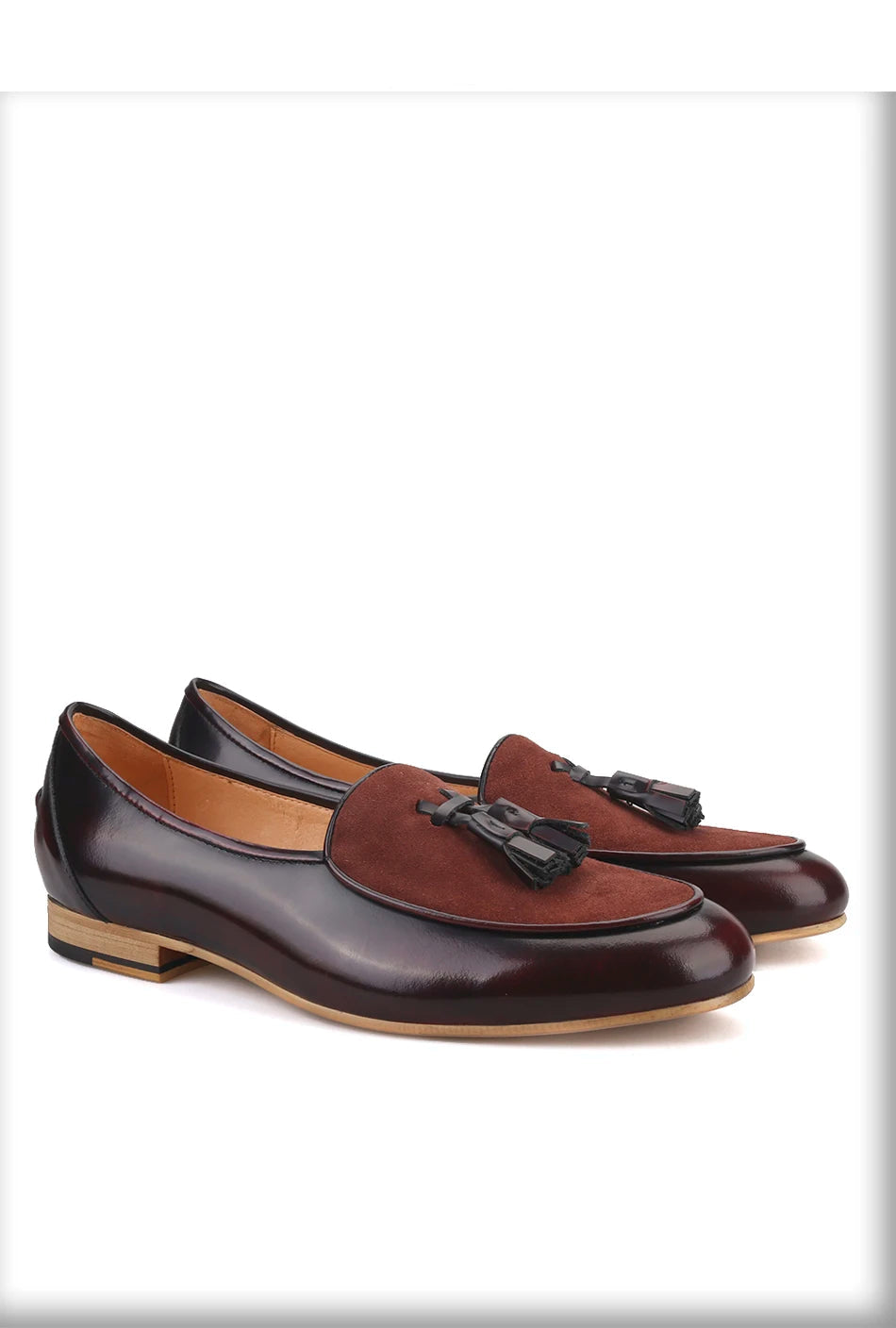 Mens leather loafers with tassels, brand new 2019 mens casual shoes for parties and banquets.