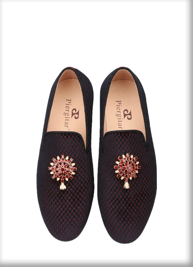 Top Quality Red and Black Velvet Loafers Man Moccasins With Gold Metal Rhinestone Buckles For Wedding And Party