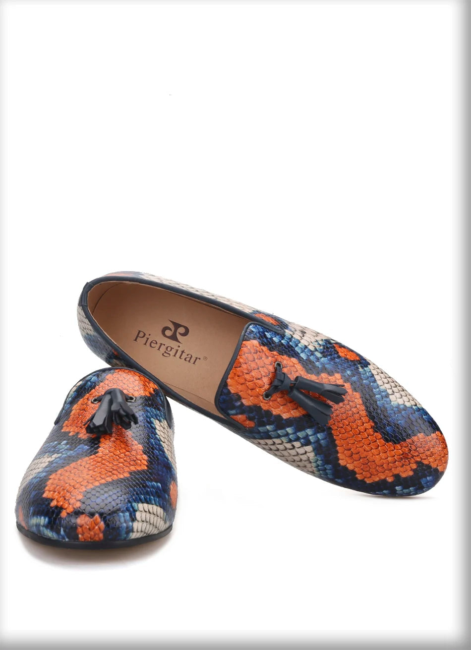 Men's casual shoes with tassels and cow leather in a snake pattern.
