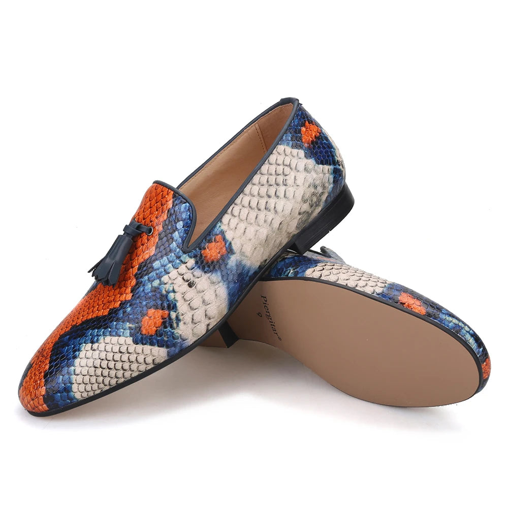 Men's casual shoes with tassels and cow leather in a snake pattern.