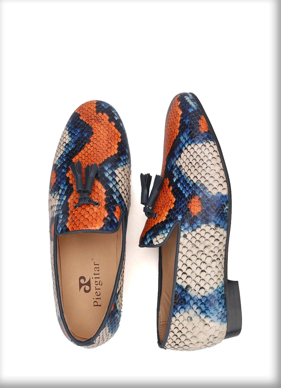 Men's casual shoes with tassels and cow leather in a snake pattern.