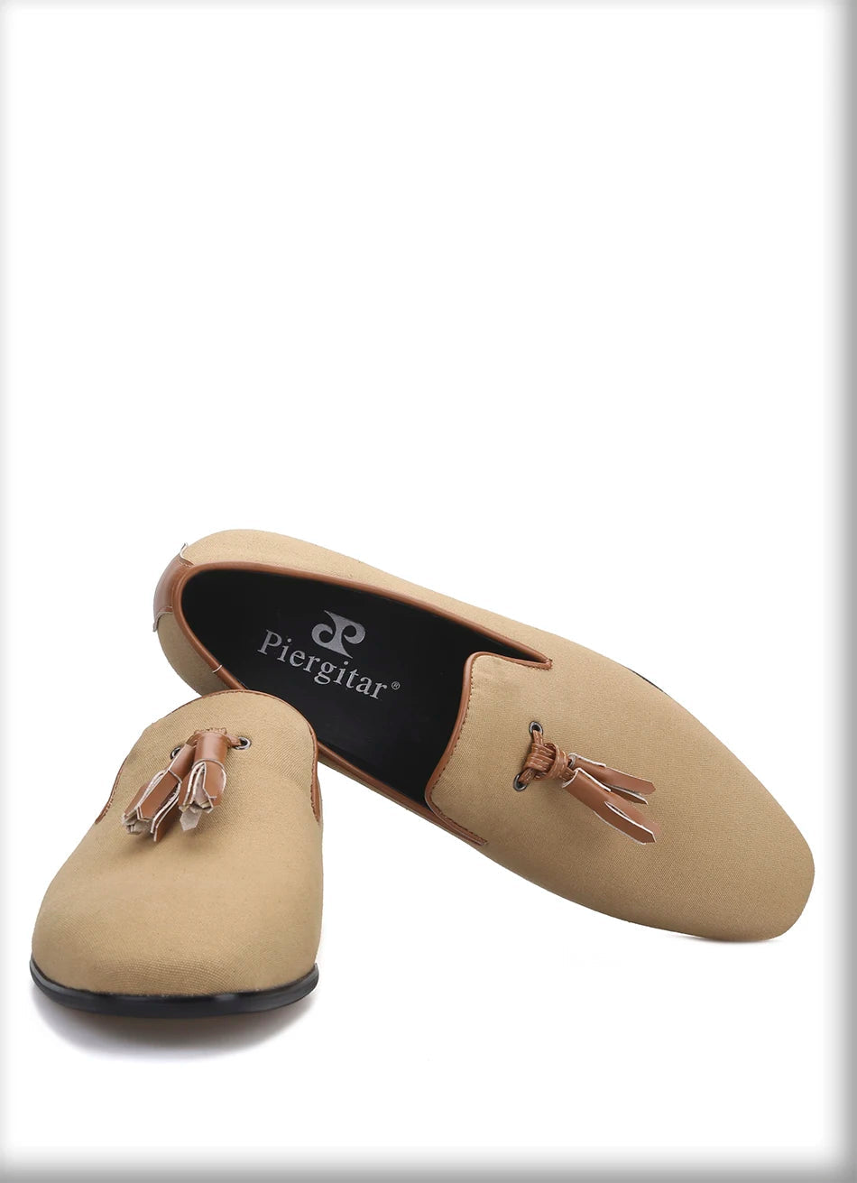 Men's canvas smoking slippers with leather tassel and two colors.