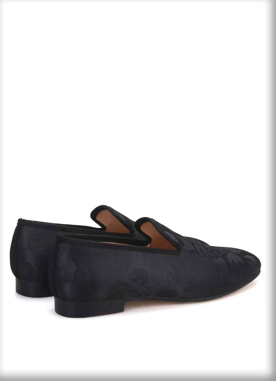 Men's smoking slippers and party shoes with camouflage prints.