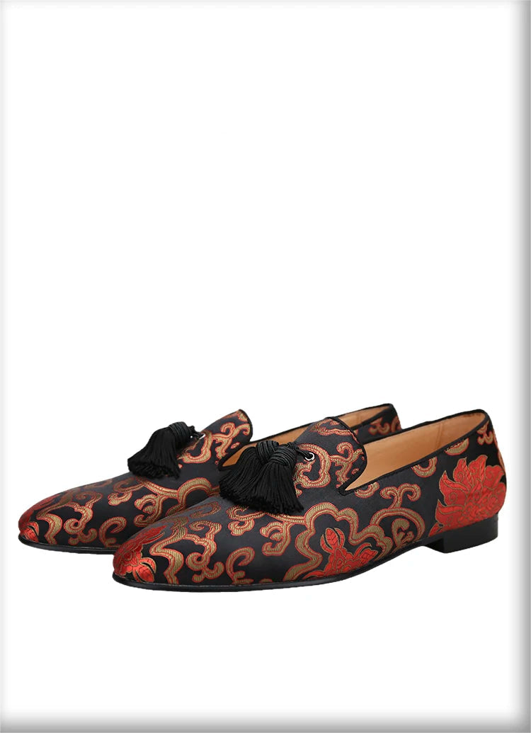 Men's smoking slippers with a Chinese style totem print and handcrafted tassels.