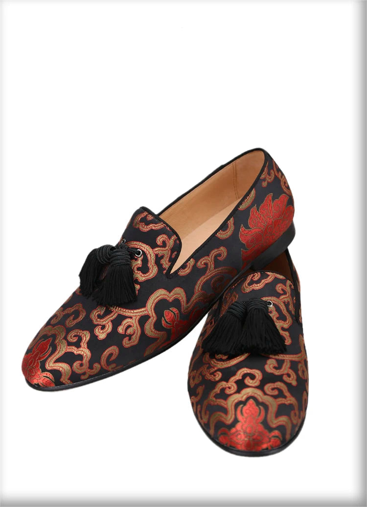 Men's smoking slippers with a Chinese style totem print and handcrafted tassels.