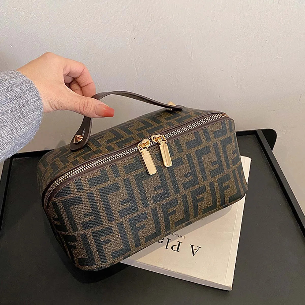 Travel cosmetics division toiletry bag