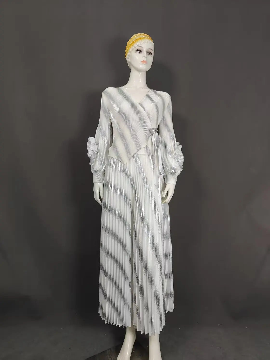 Miyake Pleated New Wholesale V-neck Long-sleeved Hand-cranked Flower Bronzing Waist African Women's Dress Miyak