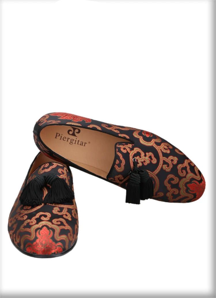 Men's smoking slippers with a Chinese style totem print and handcrafted tassels.