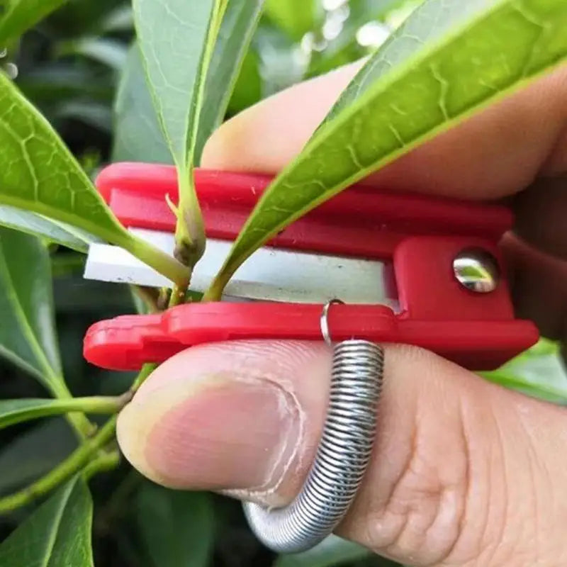 Gardening Thumb Pruner