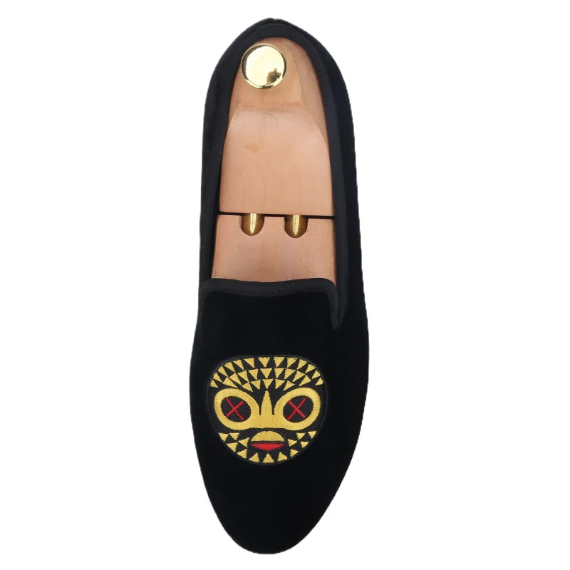 Piergitar New Arrival Black Velvet Men's Loafers Handmade African Tribal Embroidery Man Smoking Slippers For Pary And Wedding