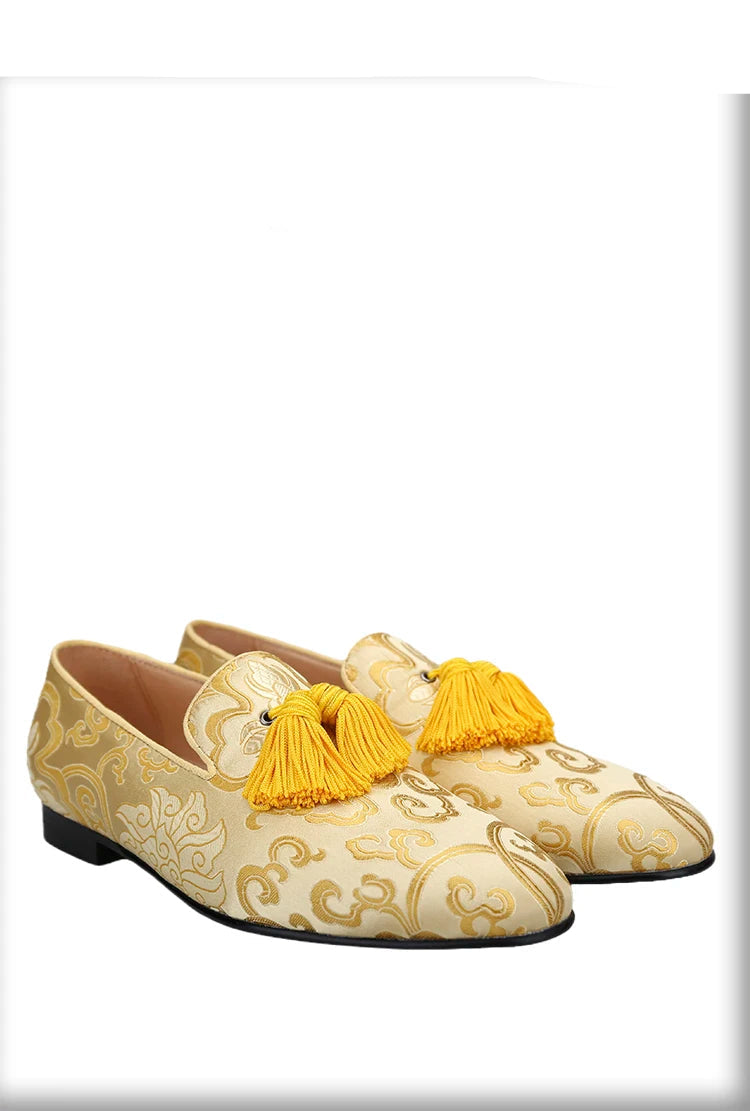 Men's smoking slippers with a Chinese style totem print and handcrafted tassels.