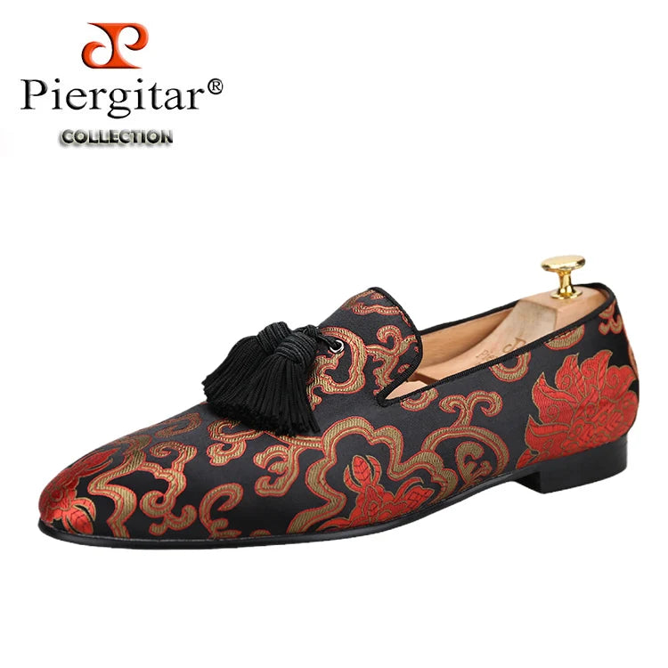 Piergitar 2022 Summer Chinese Style Totem Print Silk Men's Loafers Handcrafted Tassel Slip-On Smoking Slippers For Party Wedding