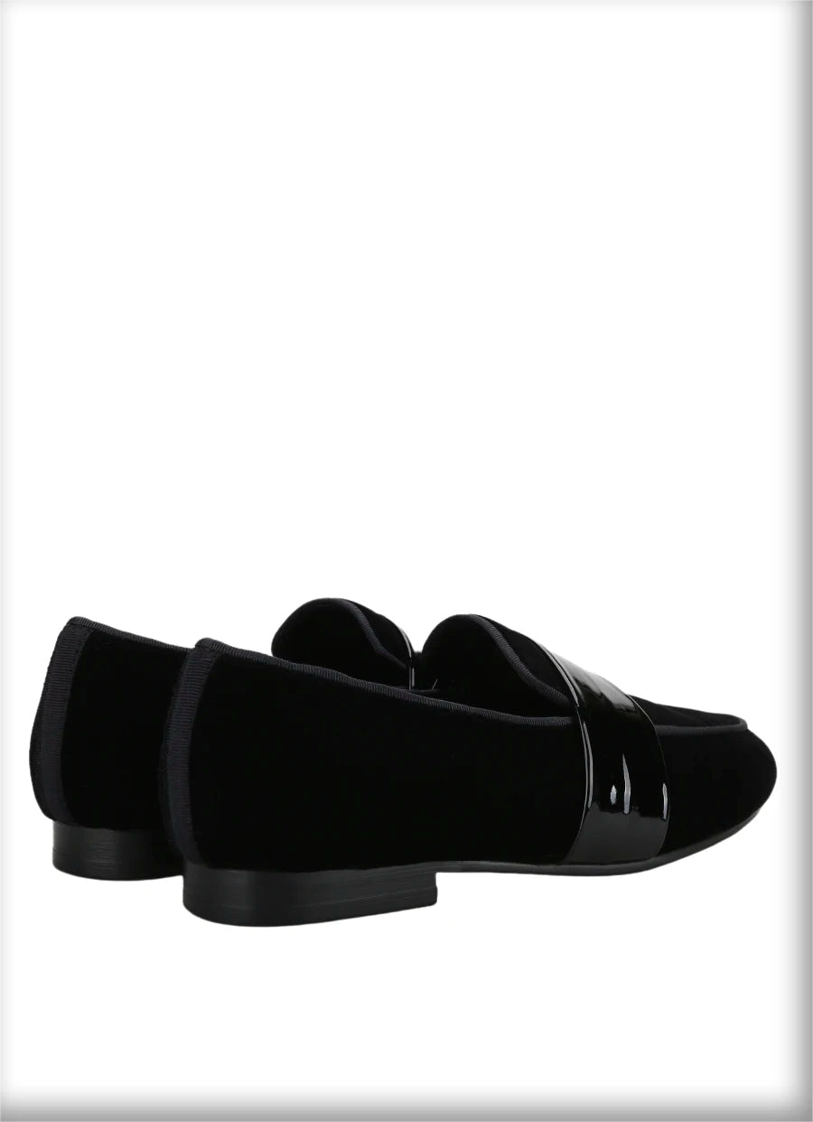 Classic Black Velvet Slip-On Men Shoes with Patent Leather Cross Strap Loafers for Fashion Party Wear