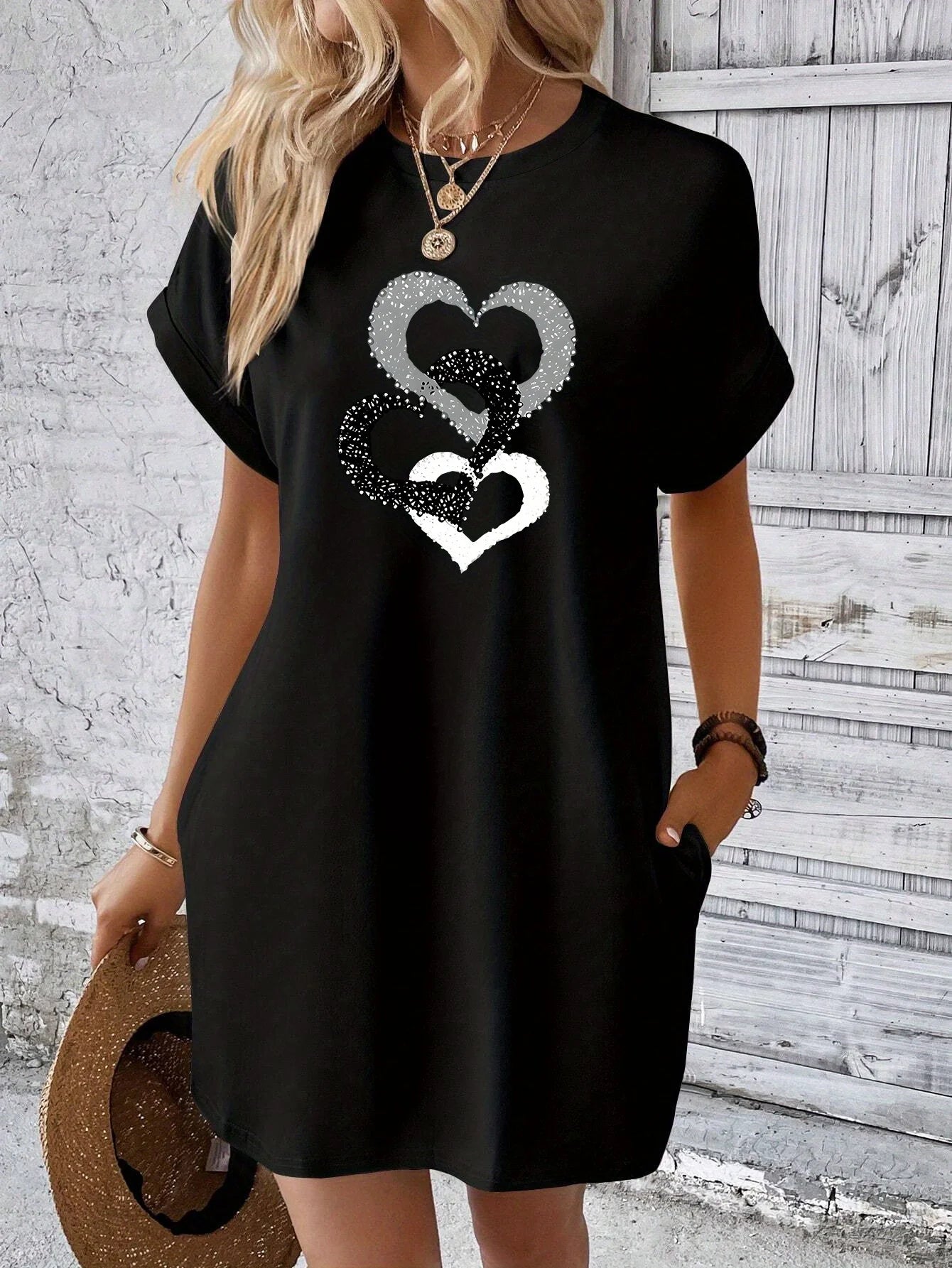 Women's heart-shaped printed pocket dress, casual round neck short sleeved dress for spring and summer women's wear