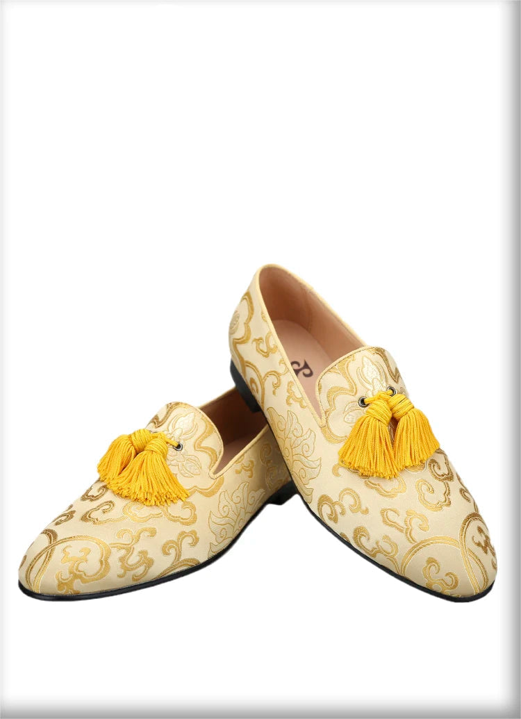 Men's smoking slippers with a Chinese style totem print and handcrafted tassels.