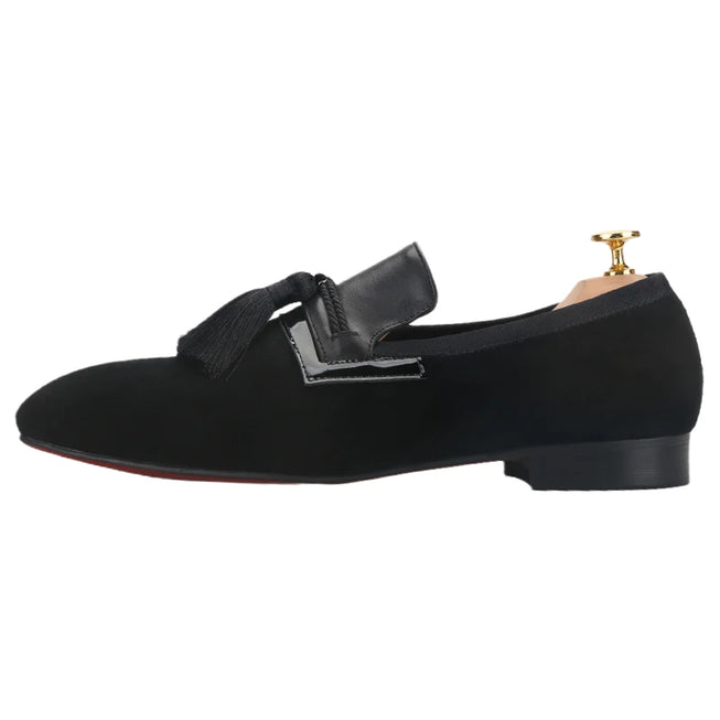 The same design of men's slip-on smoking shoes in black suede with a handcrafted tassels, CL brand.