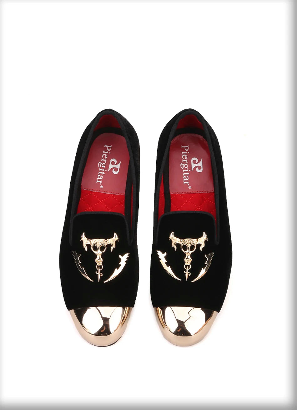 British style men's loafers with gold toes and a skull buckle, black velvet men's shoes.