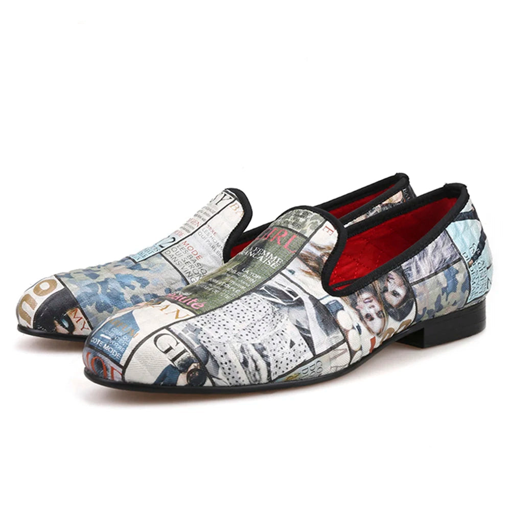 Men's casual shoes with red cotton insoles and a magazine-style graffiti fabric men loafer.