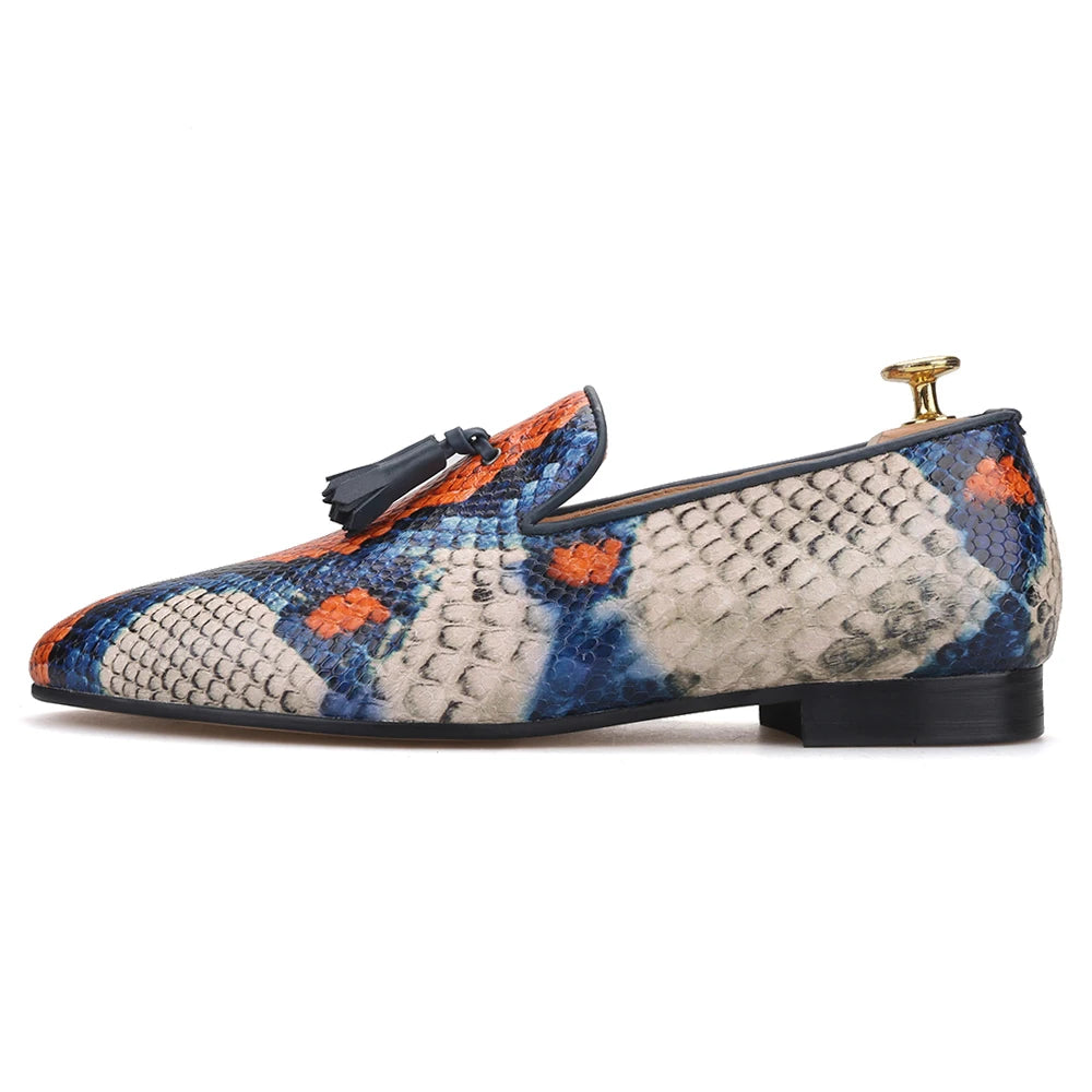 Men's casual shoes with tassels and cow leather in a snake pattern.