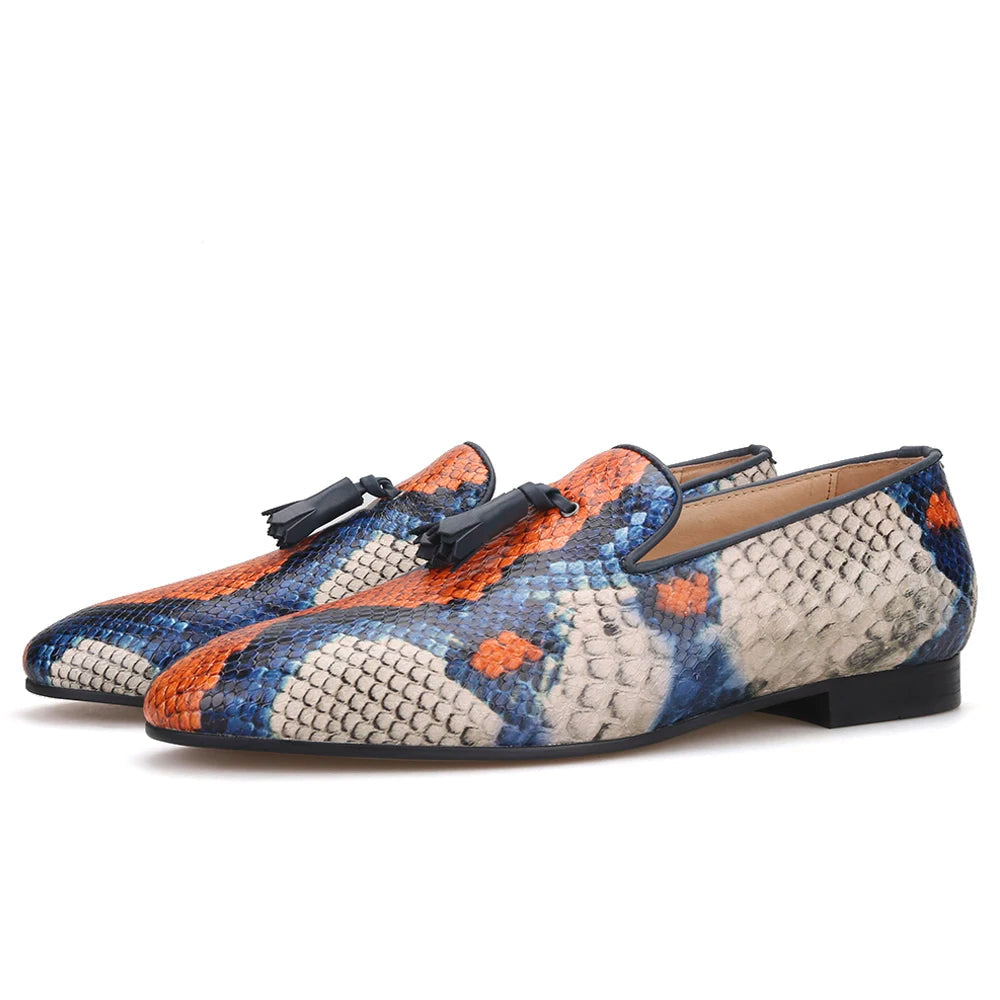 Men's casual shoes with tassels and cow leather in a snake pattern.