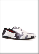New style Combining traditional loafers with military design in a slipper exaggerated print