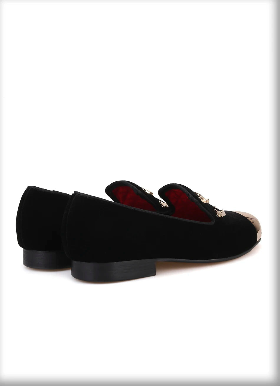 British style men's loafers with gold toes and a skull buckle, black velvet men's shoes.