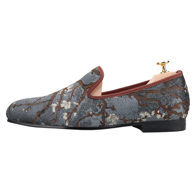 Piergitar Chinese Style Plum Blossom Print Fabric Silppers Loafers Handmade Slip-On Moccasins Plus Size Men's Casual Shoes