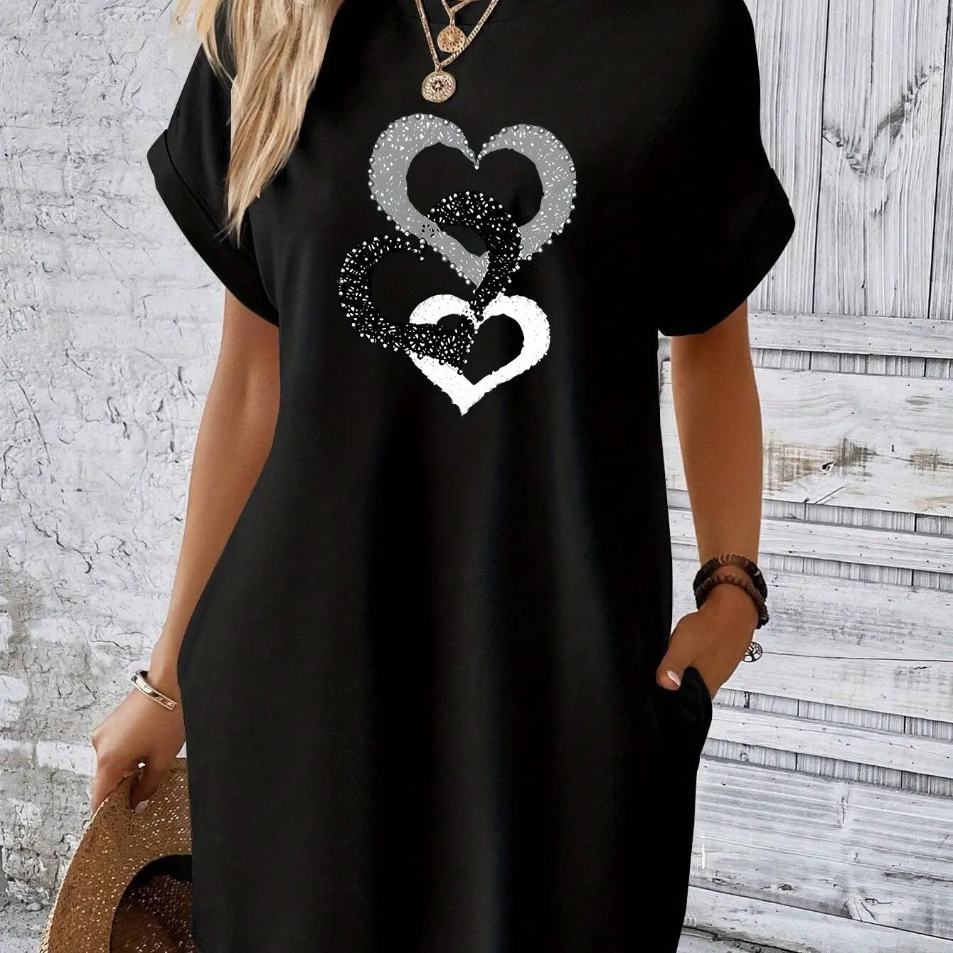Women's heart-shaped printed pocket dress, casual round neck short sleeved dress for spring and summer women's wear