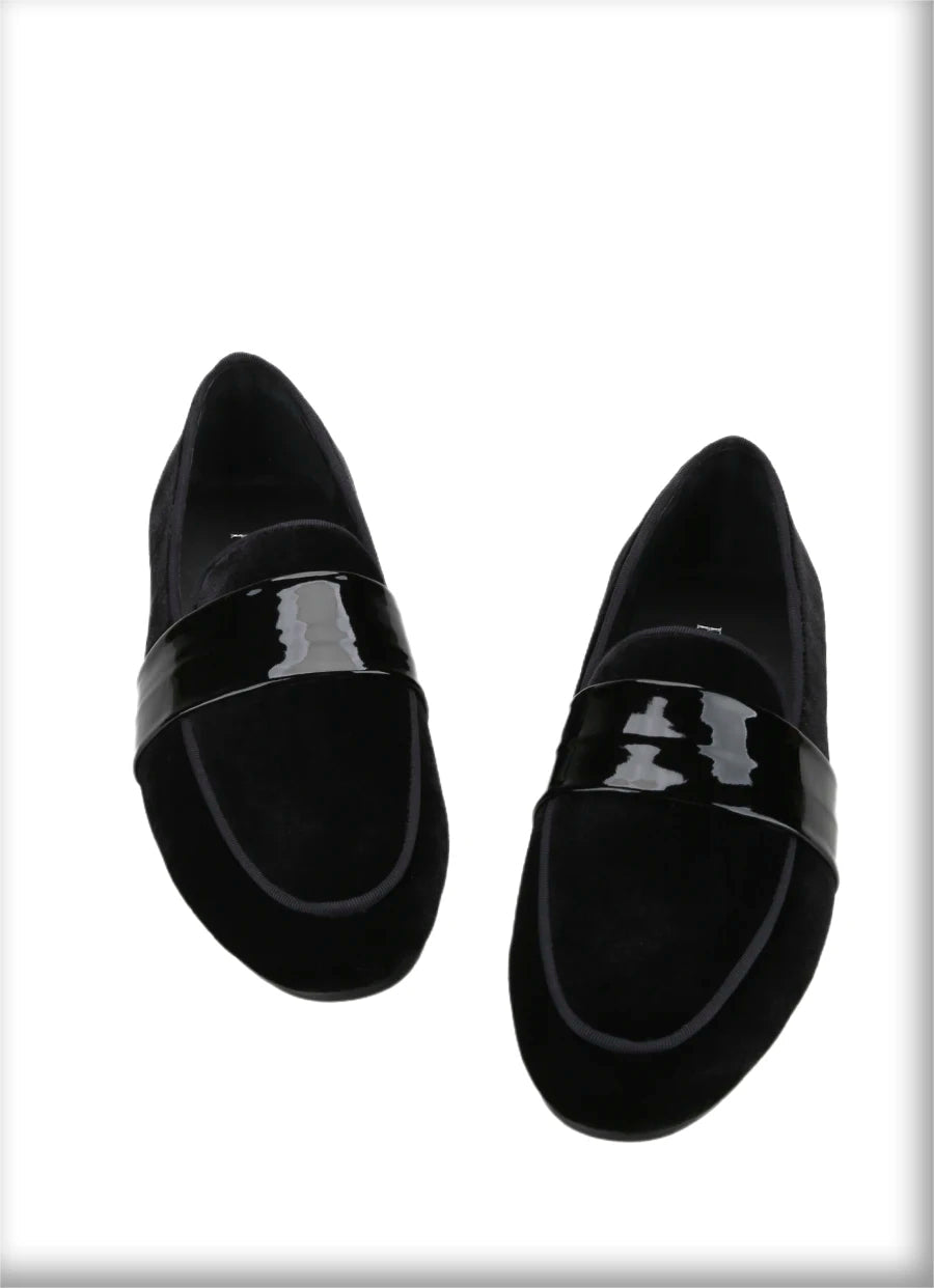 Classic Black Velvet Slip-On Men Shoes with Patent Leather Cross Strap Loafers for Fashion Party Wear
